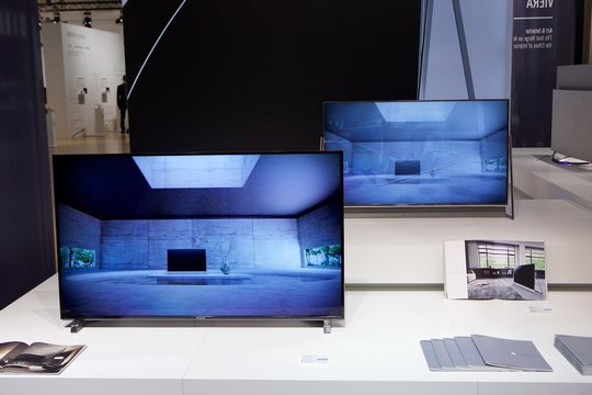 Doch auch in puncto Design entwickelt sich Panasonic weiter. So wurde eine komplette LCD-Serie von italienischen Möbeldesignunternehmen Cassina gestaltet. 